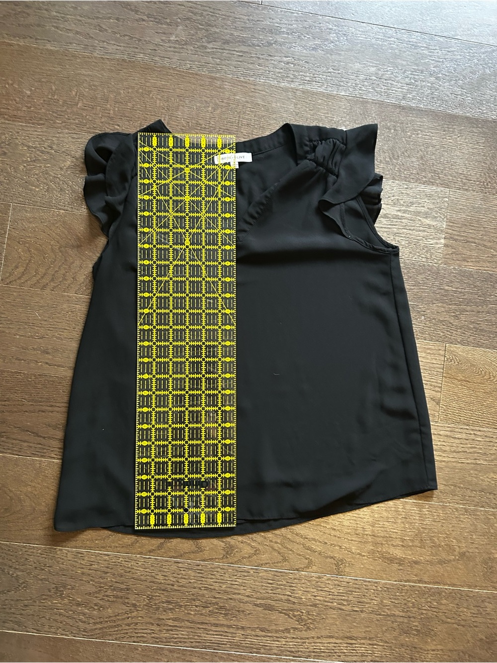 Rose + Olive Black Sheer Flutter Sleeve Blouse - Size Medium - Picture 4 of 4